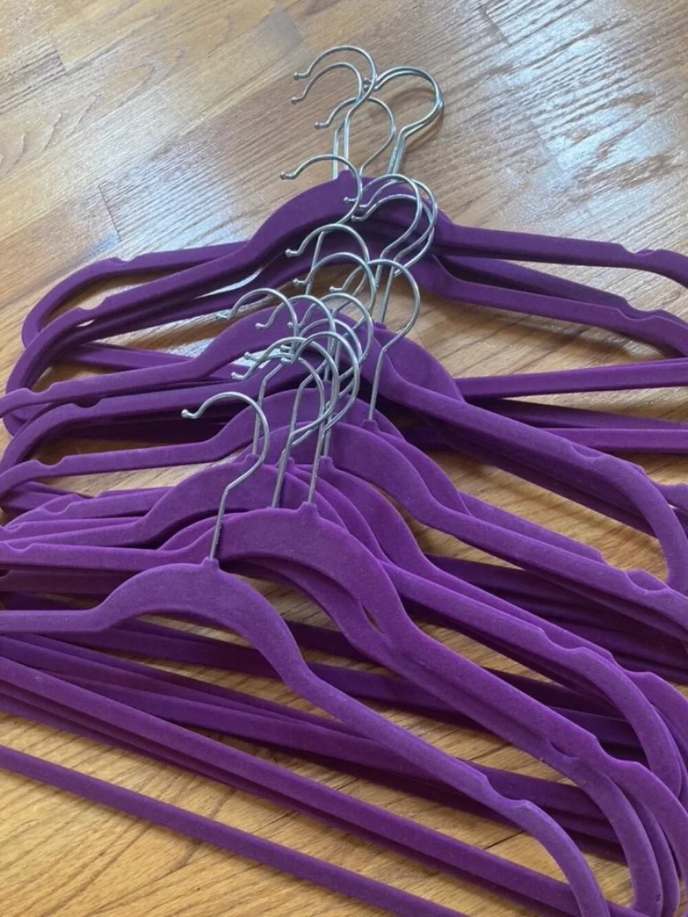 20 Non-Slip Slim Velvet Hangers